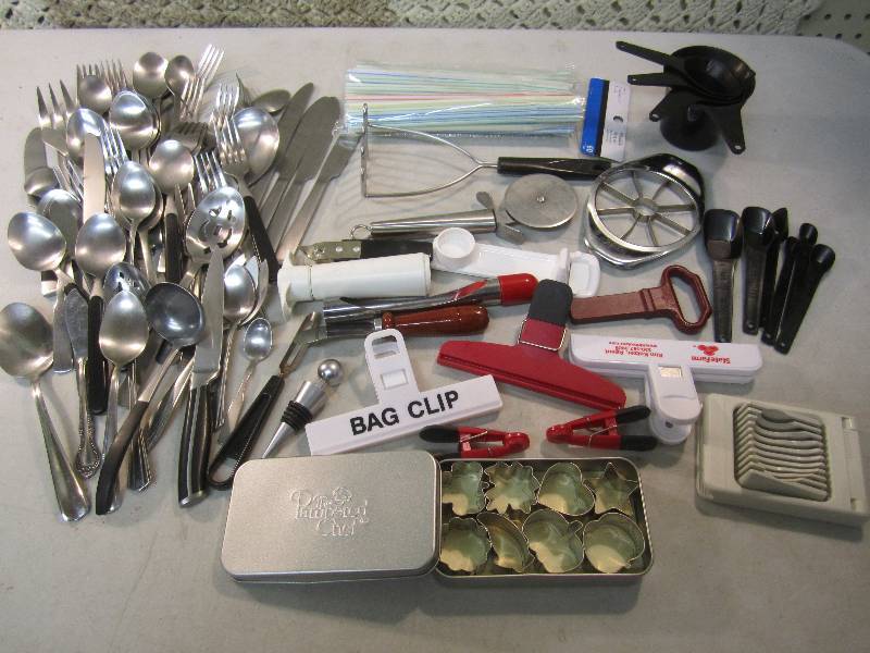 lot 35 image: Mixed Lot of Kitchen Utensils Etc. ...