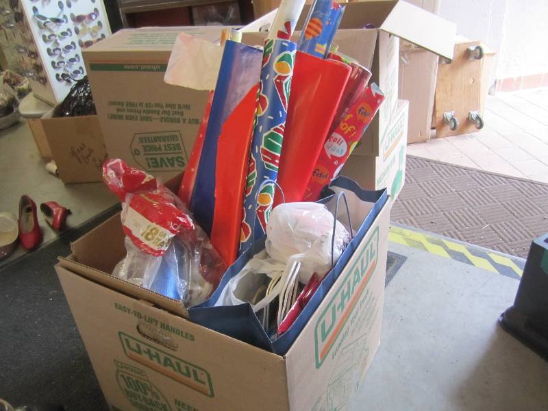 lot 40 image: Lot of Gift Wap, Tissue Paper, Ribb...