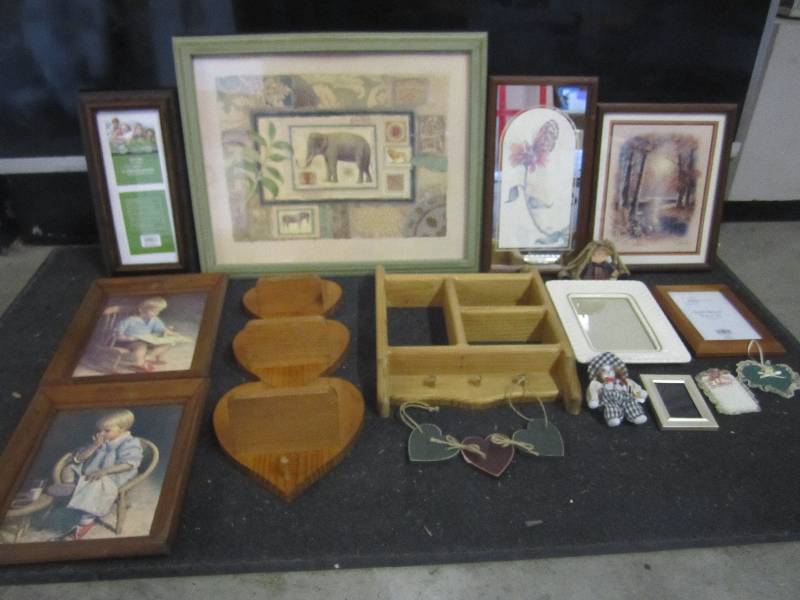 lot 51 image: Lot of Wall Decor Etc See Photos  R...