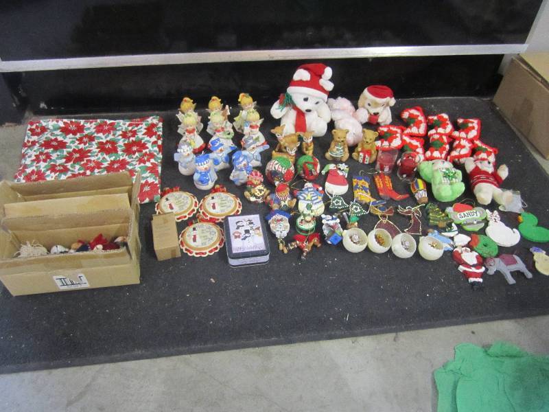 lot 55 image: Large Lot of Christmas Decor See Ph...