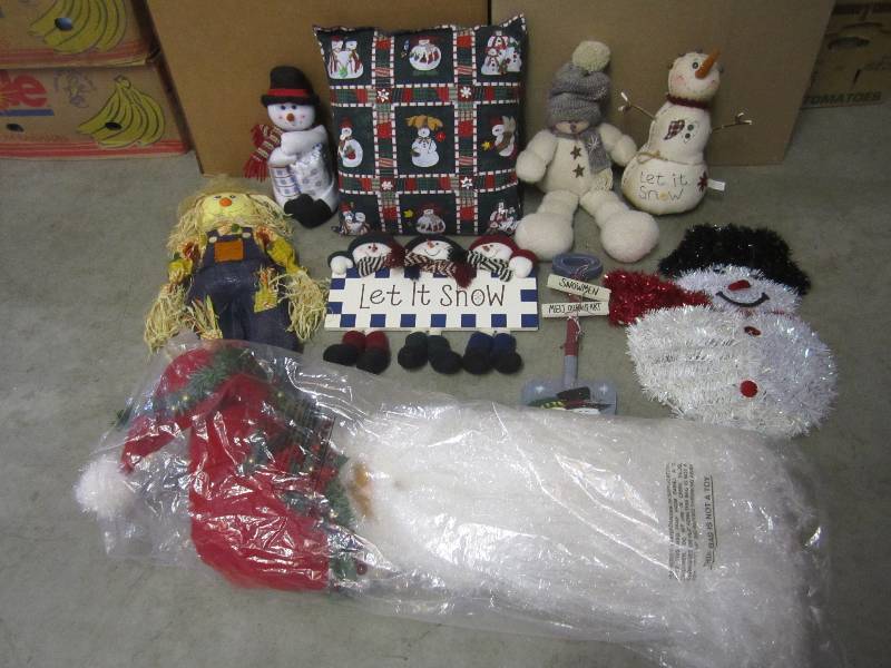 lot 57 image: Lot of Christmas Decor Etc See Phot...