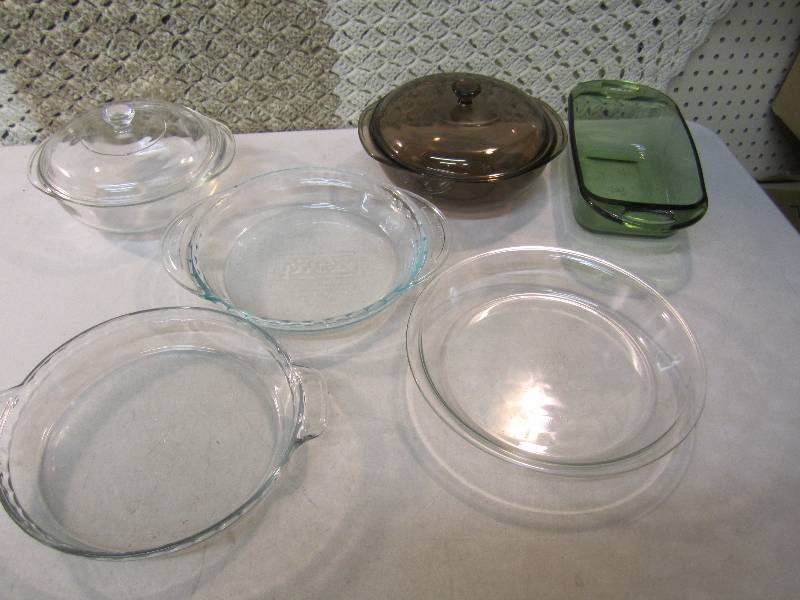 lot 65 image: Mixed Lot of Pyrex and Anchor Hocki...