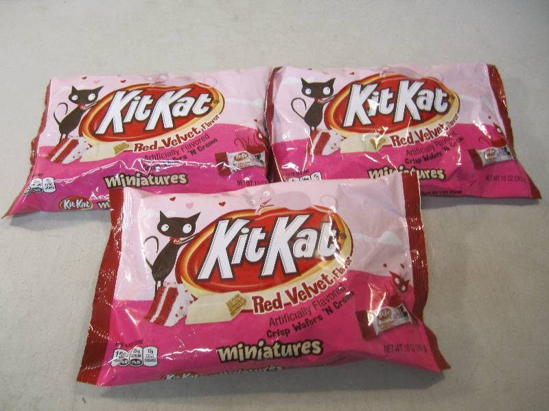 lot 80 image: 3 Bags Kit Kat Red Velvet Flavor Mi...