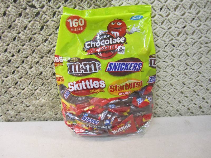 lot 87 image: Large Bag of Mixed Candy 160 Pieces...