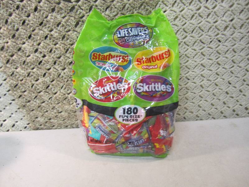 lot 89 image: Large Bag of Mixed Candy 180 Pieces...