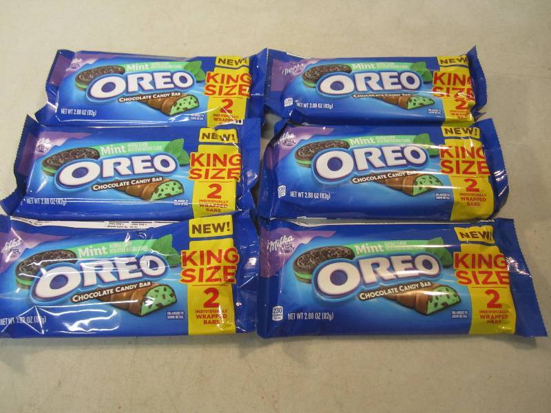 lot 109 image: 6 King Size 2-Bar Mint Oreo Candy B...
