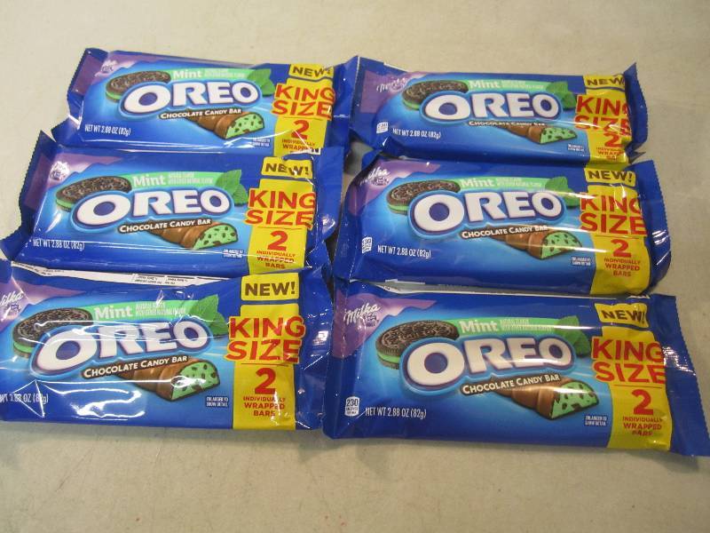 lot 110 image: 6 King Size 2-Bar Mint Oreo Candy B...