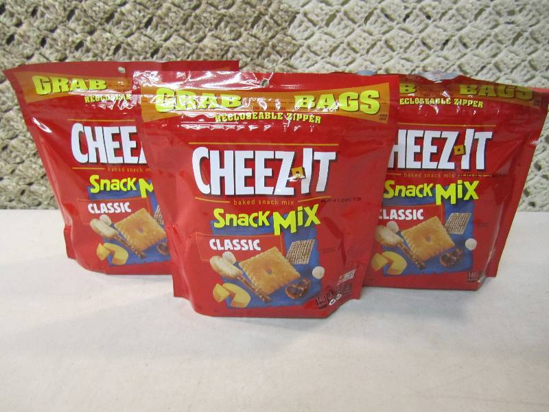 lot 124 image: 3 Bags Cheez-It Snack Mix Classic  ...