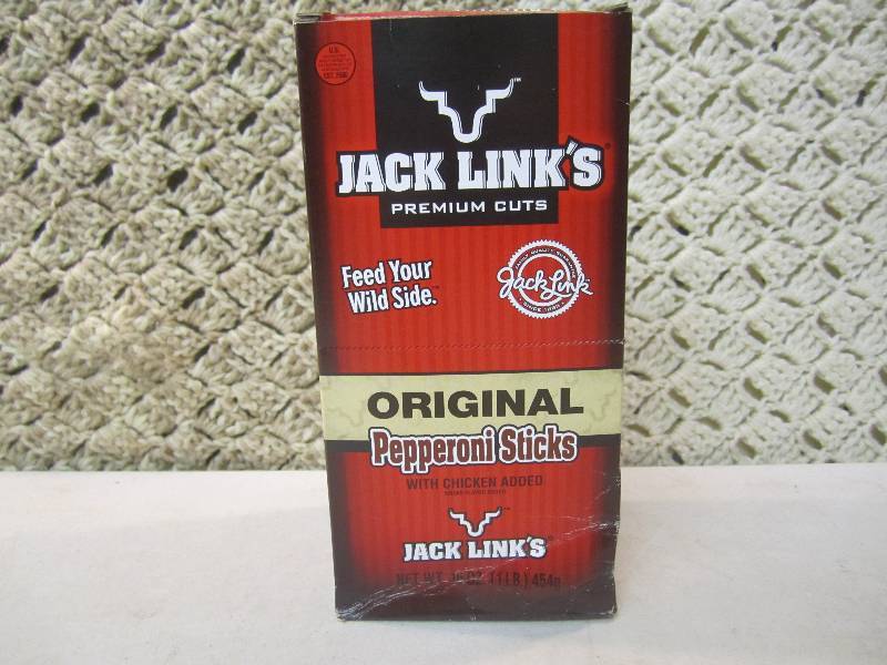 lot 137 image: Box of 20 Jack Links Original Peppe...