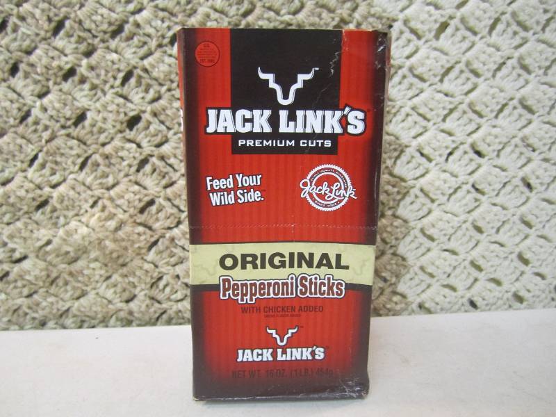 lot 138 image: Box of 20 Jack Links Original Peppe...