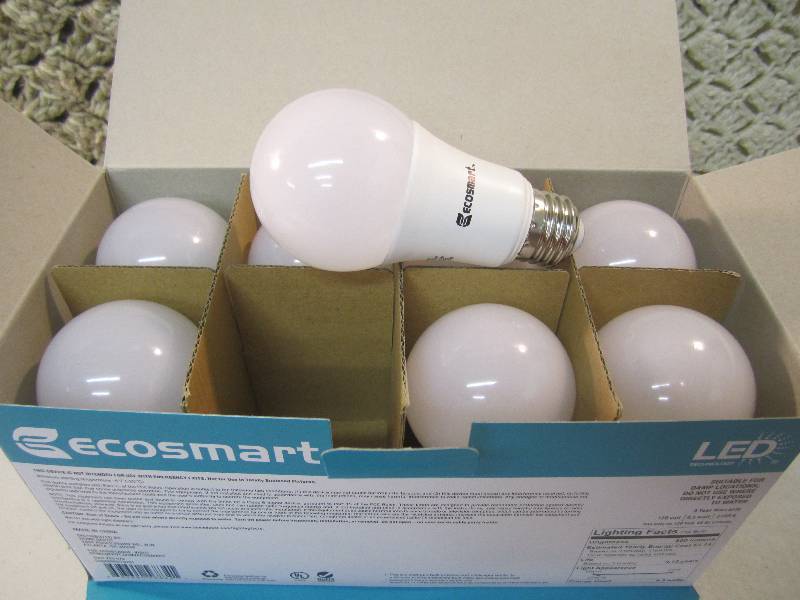 lot 148 image: 16 LED Light Bulbs 60 Watt 2 boxes ...