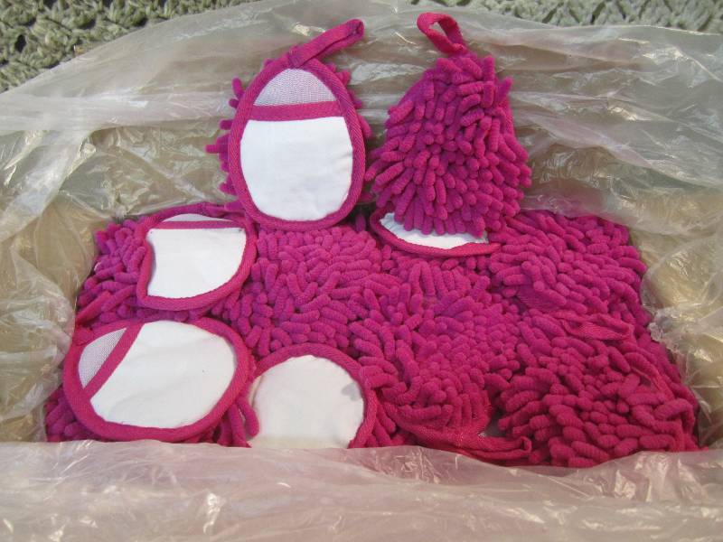 lot 155 image: Case of 200 Pink Frizzy Finger Dust...