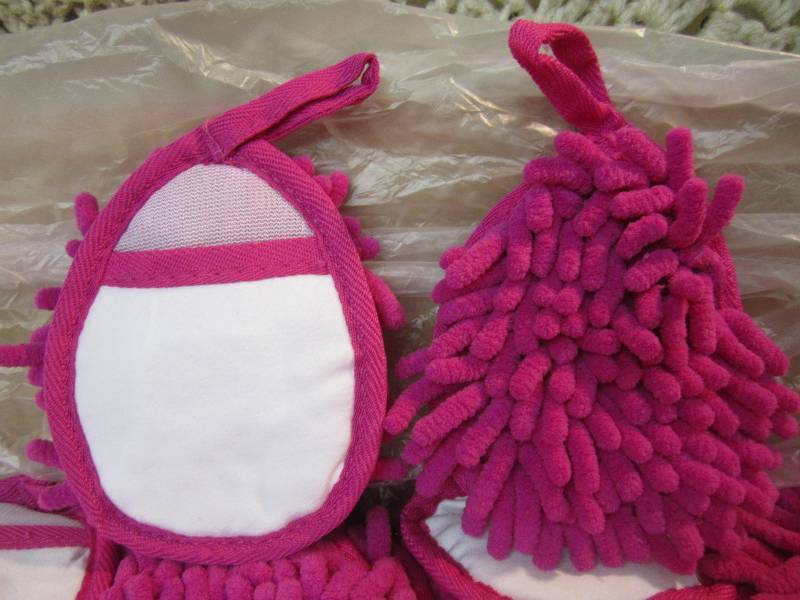 lot 156 image: Case of 200 Pink Frizzy Finger Dust...