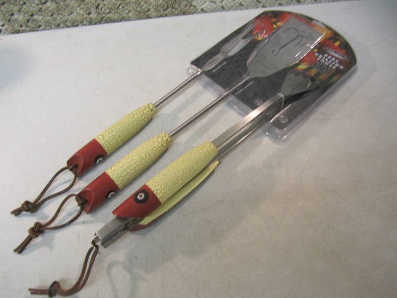 lot 168 image: Teton Grill Co. 3-Piece Pure Grilli...
