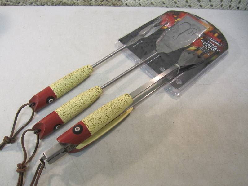lot 169 image: Teton Grill Co. 3-Piece Pure Grilli...