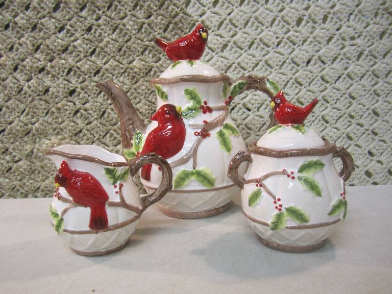 lot 190 image: 3-Piece Ceramic Cardinal Tea Set Te...