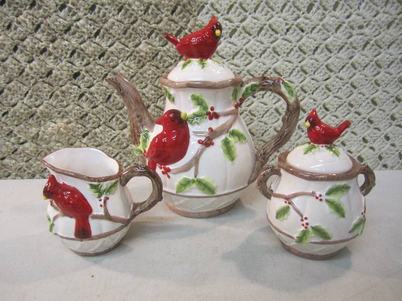 lot 191 image: 3-Piece Ceramic Cardinal Tea Set Te...