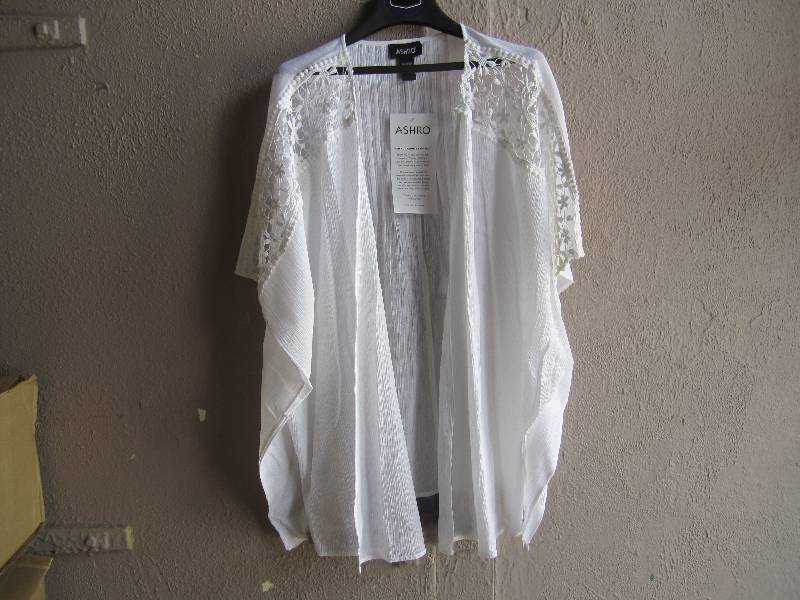 lot 199 image: 6 Ladies Ashro Tops Size One Size ...