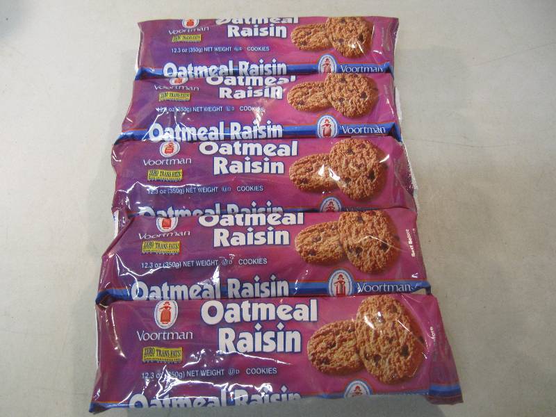 lot 209 image: 5 Packs of Oatmeal Raisin Cookies B...