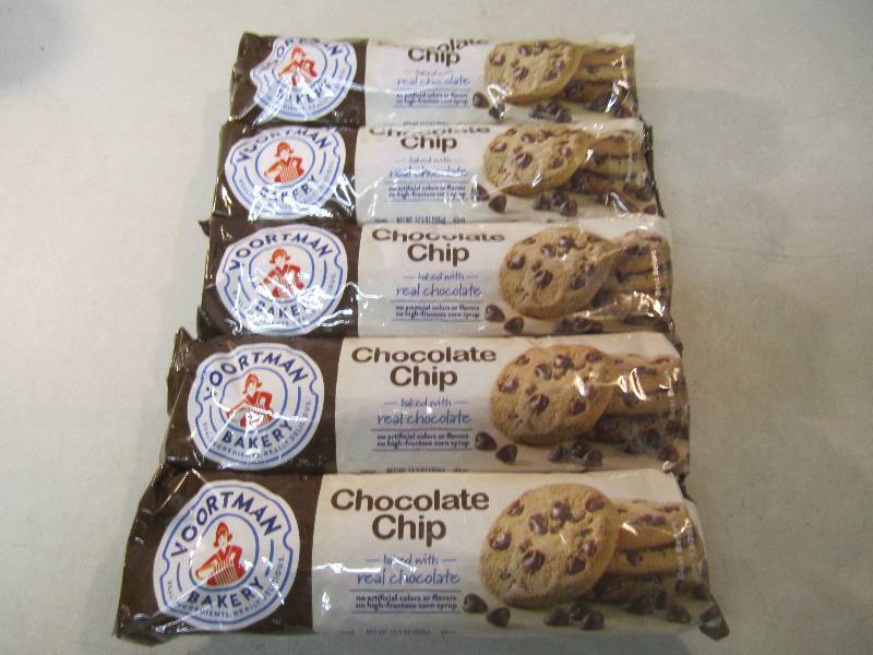 lot 211 image: 5 Packs of Chocolate Chip Cookies B...