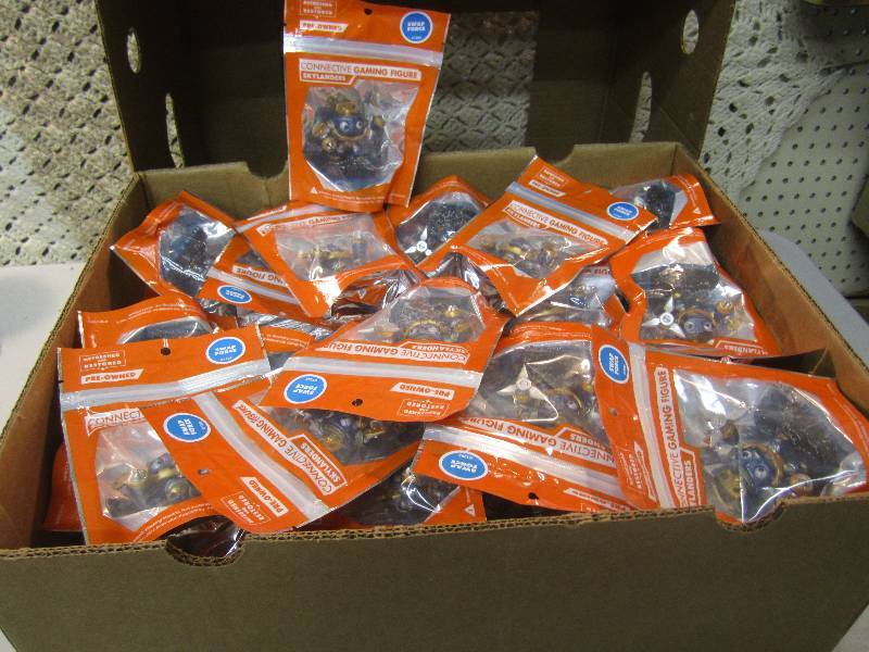 lot 254 image: Box of 100 Skylanders Connective Ga...