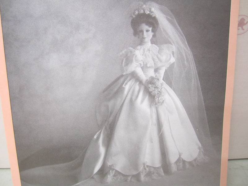 lot 256 image: The Ashton Drake Galleries Doll Eli...