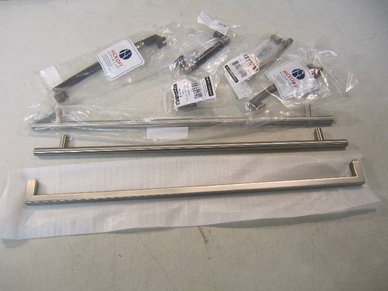 lot 266 image: Lot of Misc Drawer and Cabinet Pull...