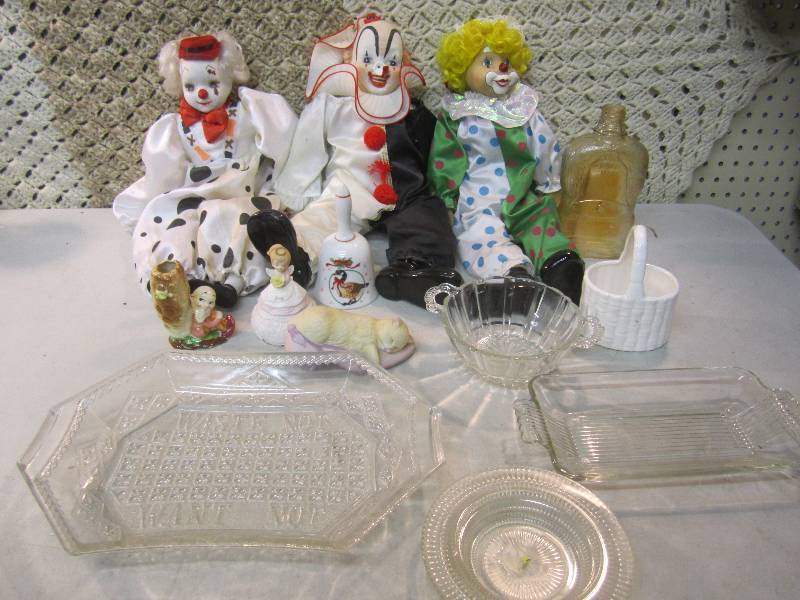 lot 276 image: Lot of 3 Porcelain Clown Dolls and ...