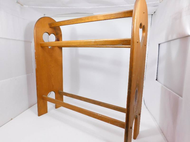 lot 3 image: Vintage Wooden Quilt Draper