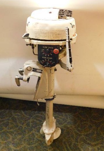 lot 4 image: Johnson 3 HP Outboard Motor   1961-1962