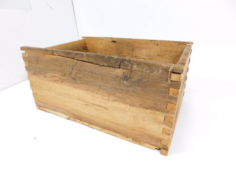 lot 5 image: Wooden Crate