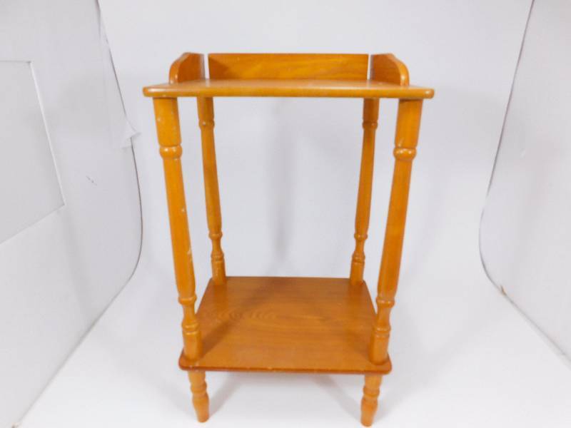 lot 7 image: Wooden Stand