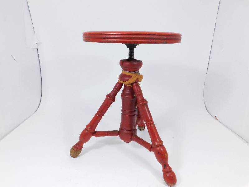 lot 8 image: Adjustable Wooden Piano Bench Or Stand