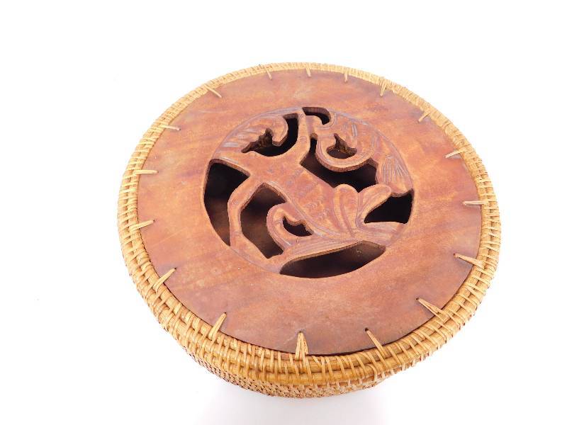 lot 9 image: Wicker  Container With Wooden Cover