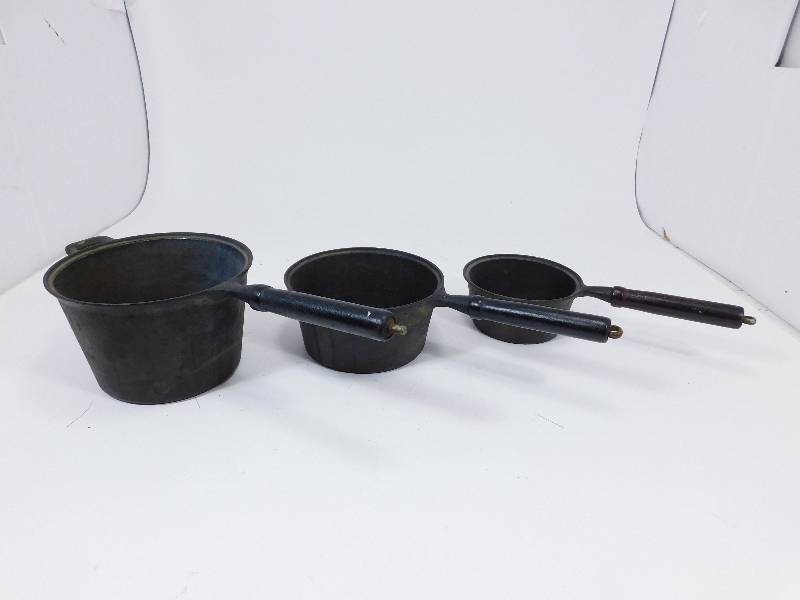 lot 12 image: Taiwan  Kettles