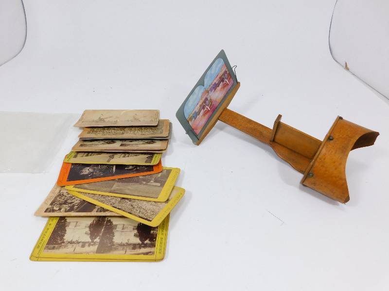 lot 14 image: Vintage 3 D View Finder W 14 Pictures To View