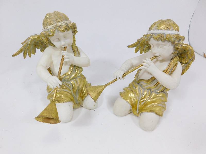 lot 18 image: Angel Looking Cherubs