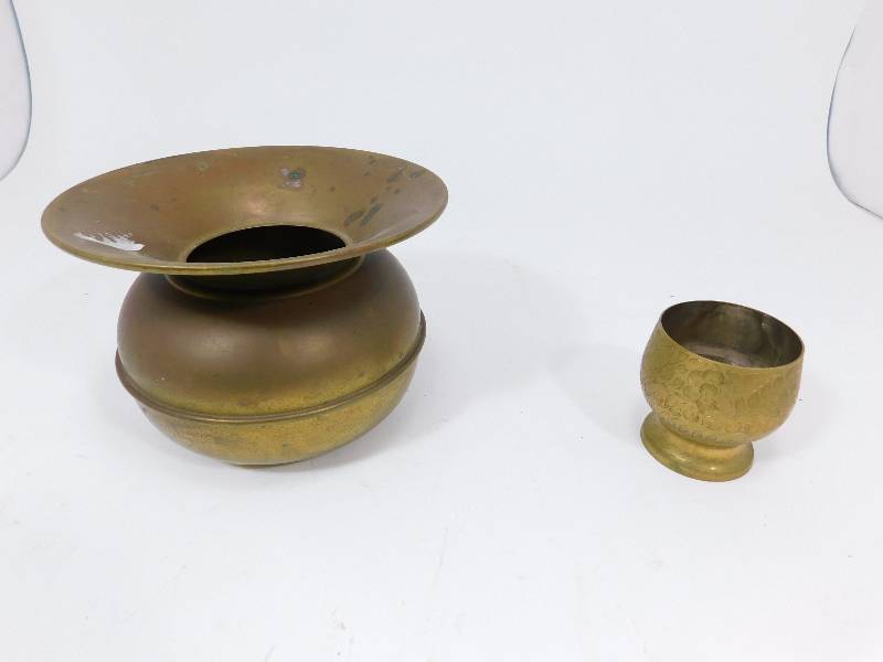lot 20 image: Metal Containers