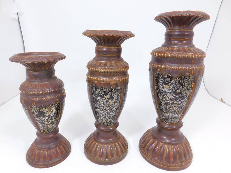 lot 31 image: Candle Holders