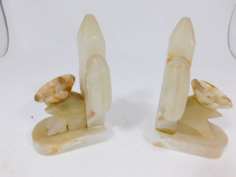 lot 32 image: Marble Bookends
