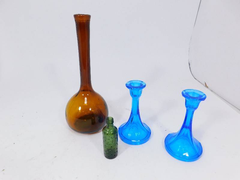 lot 46 image: Glass Items