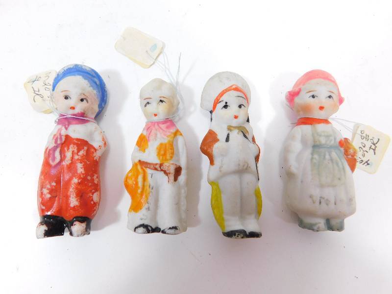 lot 52 image: Small  People  Knick Knack