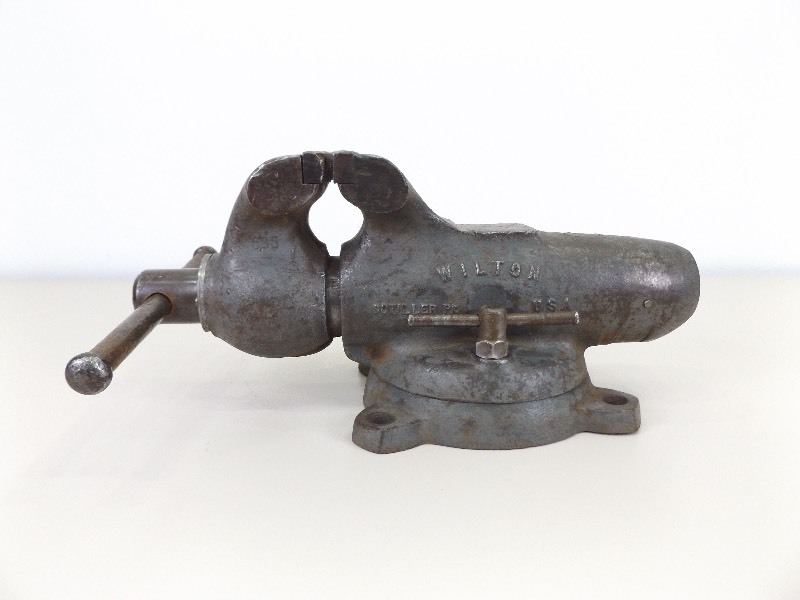 lot 3 image: Vintage Wilton 835 Swivel Base Bullet Vise