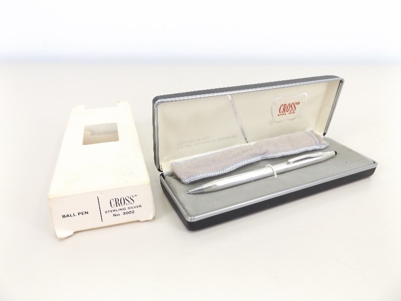 lot 40 image: Vintage Sterling Silver Cross Pen in Original Box