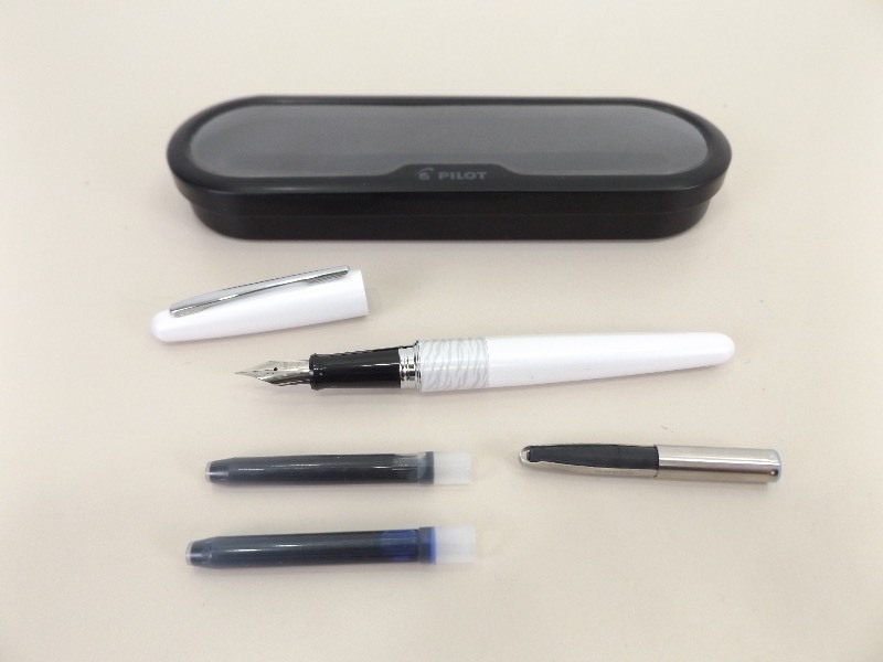 lot 42 image: Pearl Pilot Fountain Pen