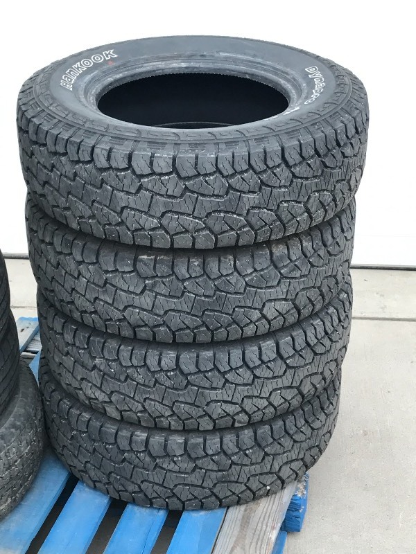 lot 11 image: Set Of (4) Hankoook Tires