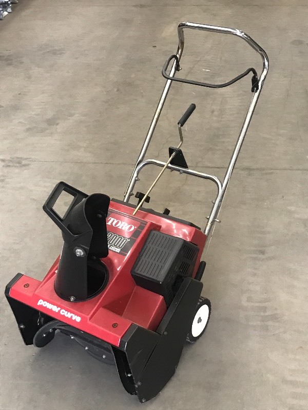 lot 15 image: Toro CCR2000 Single Stage Snow Blow...