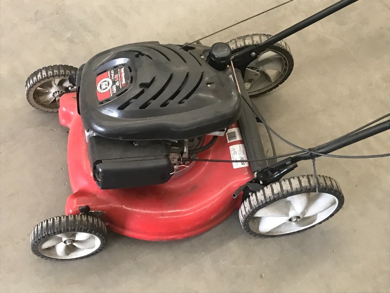 lot 16 image: Yard Machines 21 Push Mower, 173cc...