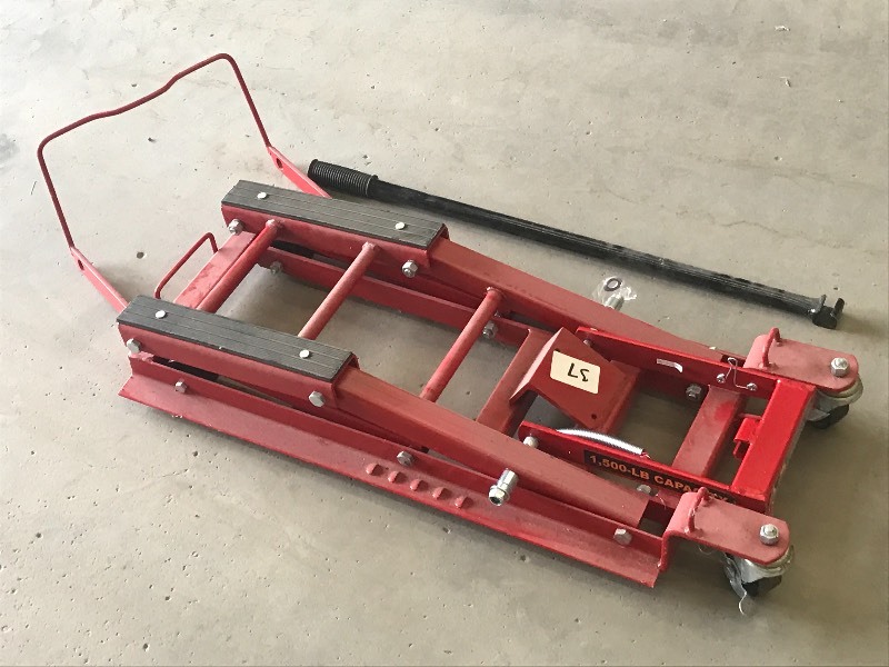 lot 37 image: 1500# ATVCycle Floor Jack ...