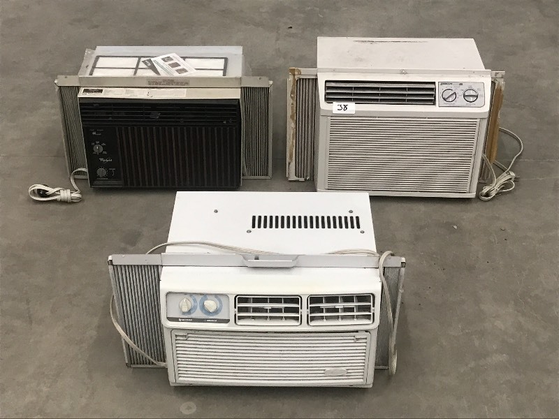lot 38 image: Lot Of (3) Window AC Units, Conditi...